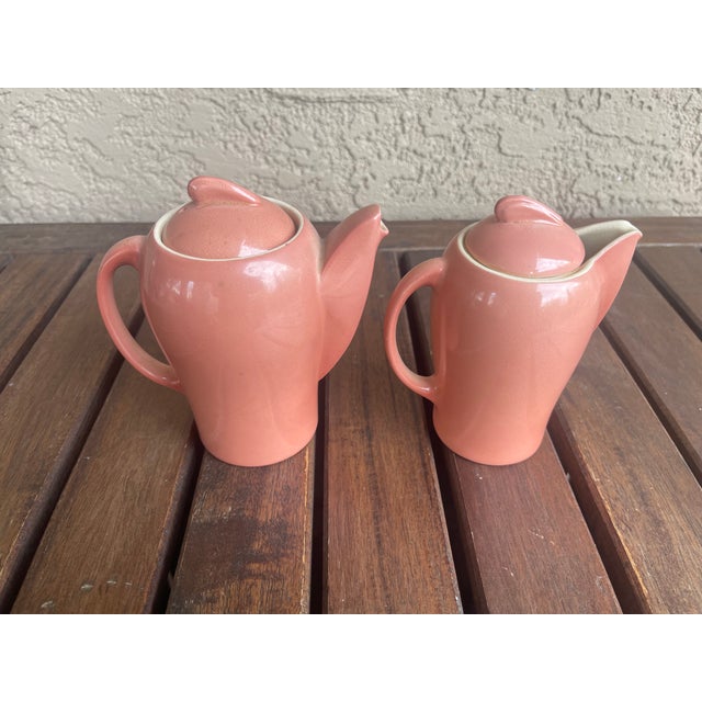 This features the iconic Art Deco pottery designed by the independent English ceramics designer Susie Cooper. Both items...