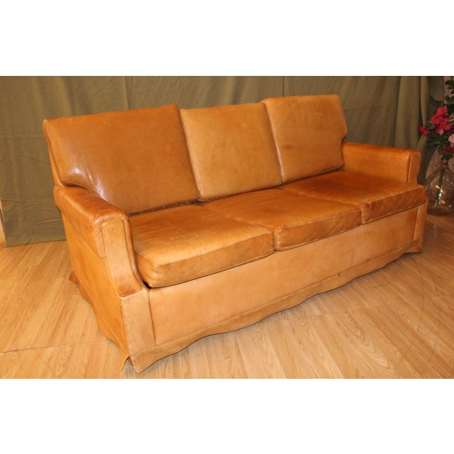 Vintage 3-seater sofa from the 1970s/1980s. Fully upholstered in tan/honey-colored leather with an irresistible natural...