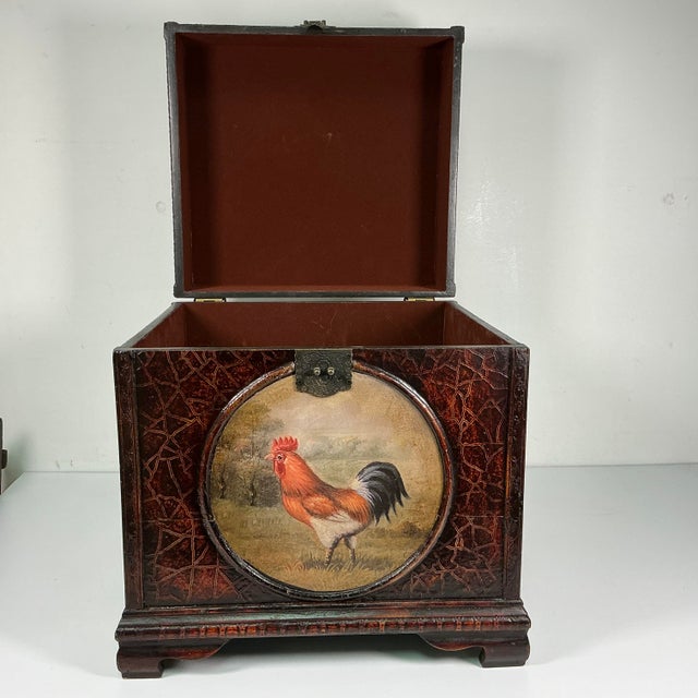 1970s Vintage Farmhouse Arts & Crafts Boho Chic Velvet Lined Rooster Storage Box For Sale - Image 17 of 18