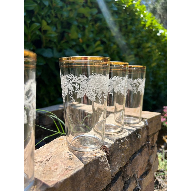 Steve Bartlett 1950s Set of Six Mid Century Modern Bartlett Collins Highball Glasses- Beautifully Designed Grapevines Around Upper Half of Glasses With 24k Gold Trim For Sale - Image 4 of 11