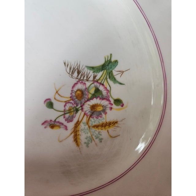 Early 19th Century Old Paris Platter Decorated With Wildflowers and a Raspberry Pink Border For Sale - Image 4 of 7