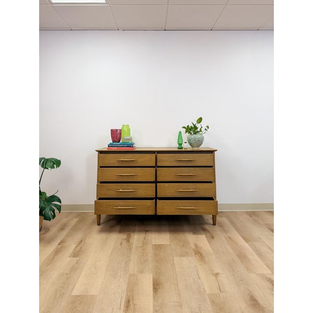 Vintage Davis Cabinet Co MCM Atomic 8 Drawer Dresser With Wood Pulls Clean Lines For Sale - Image 12 of 15