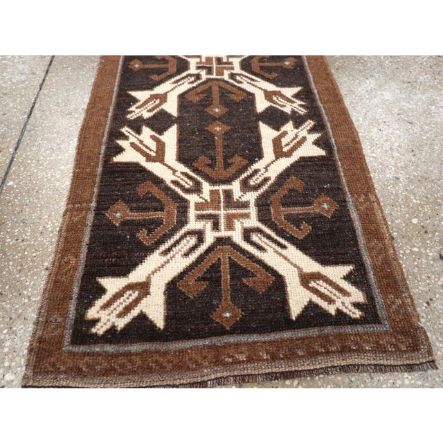 Galerie Shabab Collection Mid-20th Century Turkish Anatolian Throw Rug For Sale In New York - Image 6 of 8