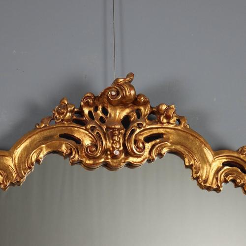 Baroque Style Mirror in Carved and Gilded Wood For Sale - Image 3 of 11