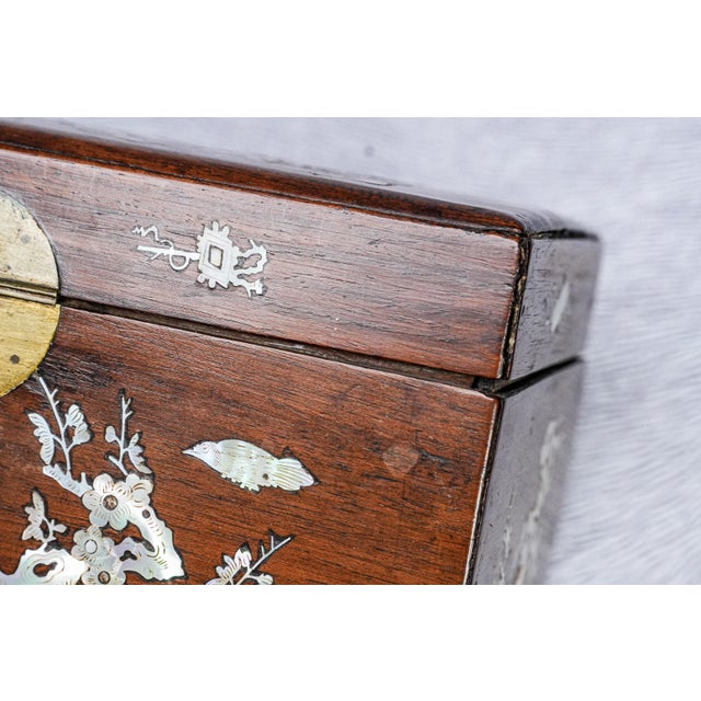Nice 19th-Century Antique Chinese Mother of Pearl Inlay Wood Box Asian China For Sale - Image 14 of 16
