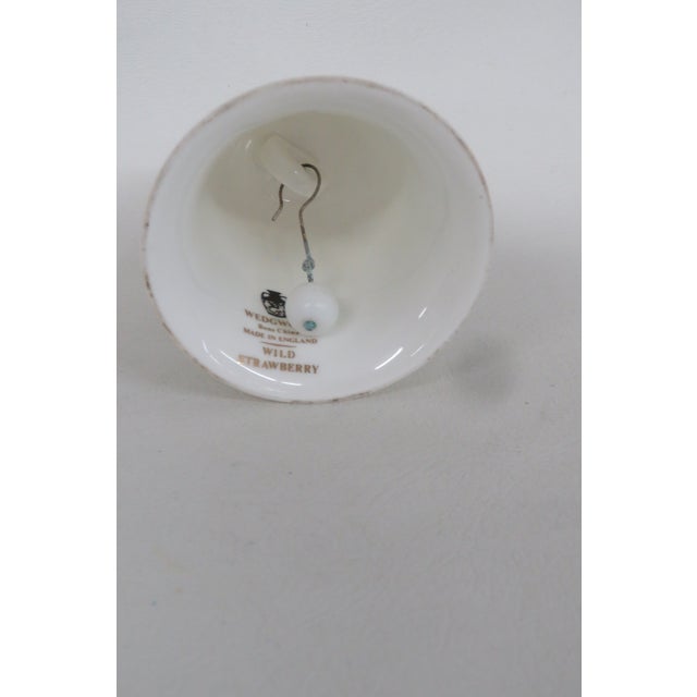 Wedgwood Wedgwood England Wild Strawberry Bell Fine Bone China With Gold Gilt Trim 4738b For Sale - Image 4 of 10