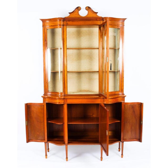 Edwardian Inlaid Satinwood Serpentine Display Cabinet, 19th Century For Sale - Image 17 of 18