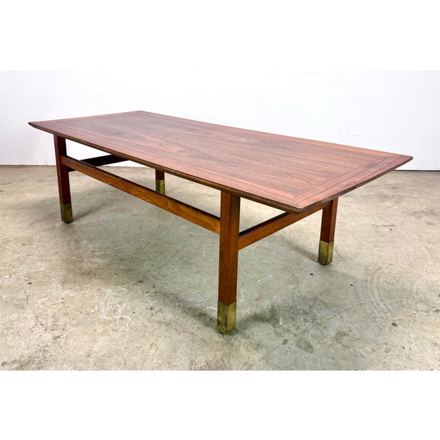 Founders Furniture Company Mid Century Modern Walnut Coffee Table by Jack Cartwright for Founders Furniture 1970’s For Sale - Image 4 of 12