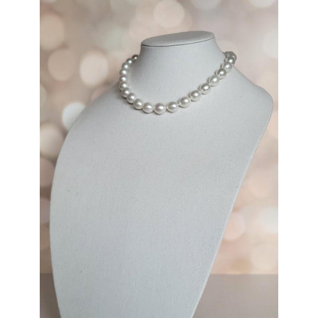Early 21st Century South Sea White Pearl Necklace With 14k Gold Clasp For Sale - Image 5 of 11