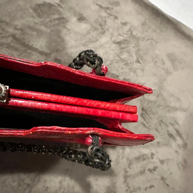 Red 1980s Vintage Red Leather and Black Painted Metal Chain Italian Evening Bag For Sale - Image 8 of 10