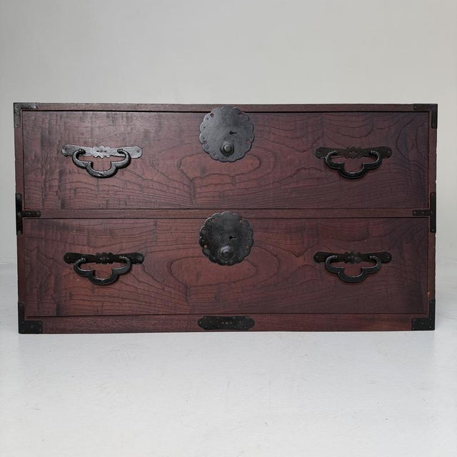 Low Japanese Kimono Tansu with Drawers, 1900s For Sale - Image 9 of 9