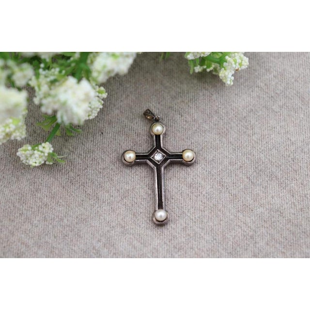 Gold Cross Pendant with Paw Print and Diamonds, 19th Century For Sale - Image 4 of 6