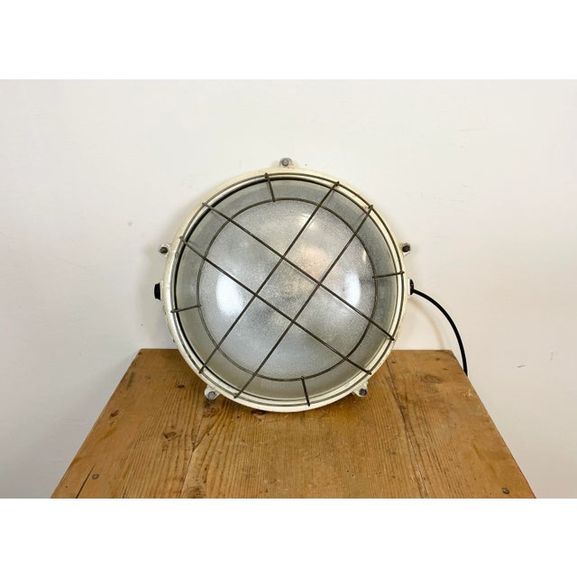 Industrial Cast Aluminium Wall or Ceiling Lamp from Elektrosvit, 1970s For Sale - Image 13 of 13
