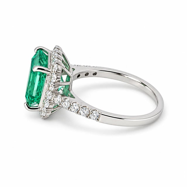 Modern Late 20th Century Estate Platinum Natural Emerald & Diamond Halo Cocktail Ring, Size 6.75 For Sale - Image 3 of 5