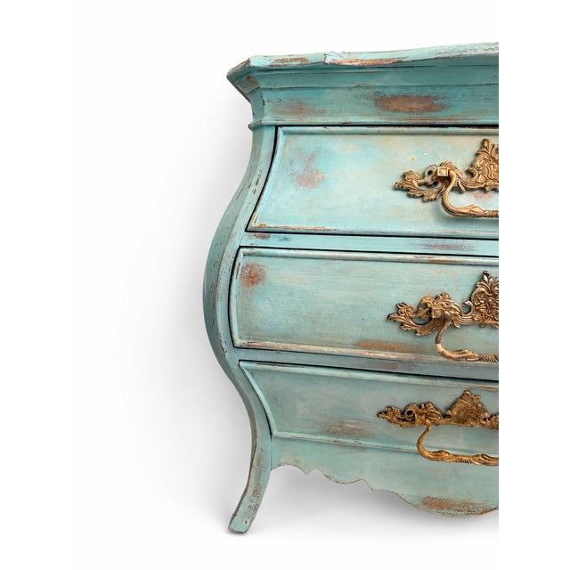 Hooker Furniture Vintage Turquoise Bombé Nightstand / Curved 3 Drawer Chest – French Provincial For Sale - Image 4 of 6