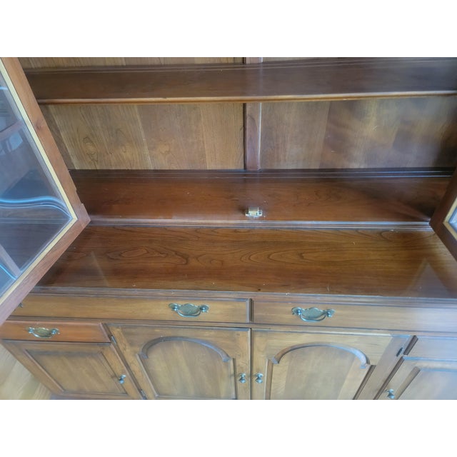 1971 Pennsylvania House Solid Cherry Colonial China Cabinet Hutch (Van Sciver Retailer) For Sale - Image 12 of 15