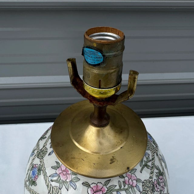 Mid 20th Century Chinoiserie Rope Trellis and Floral Patterned Table Lamp For Sale - Image 4 of 10
