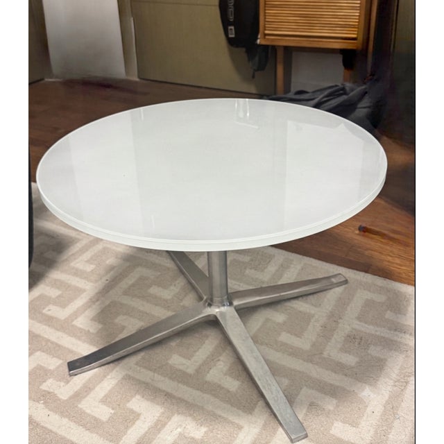 Up for sale is the iconic Bob Round Table designed by the renowned London-based studio Pearson Lloyd for Coalesse (a...