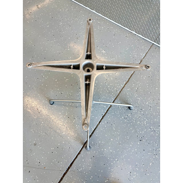 Herman Miller Eames 42" Round Table For Sale In Tampa - Image 6 of 7