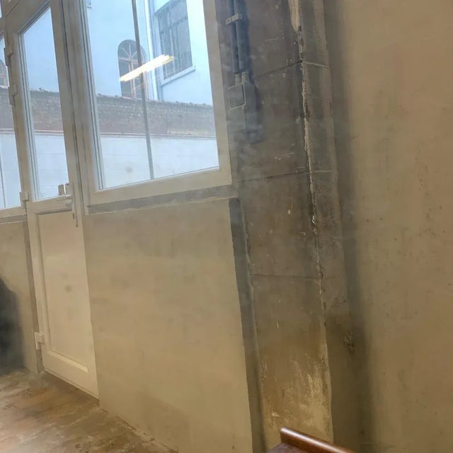 Danish dressing table in rosewood veneer from the 1960s. Practical with its 2 drawers and its tilting oval mirror, it will...