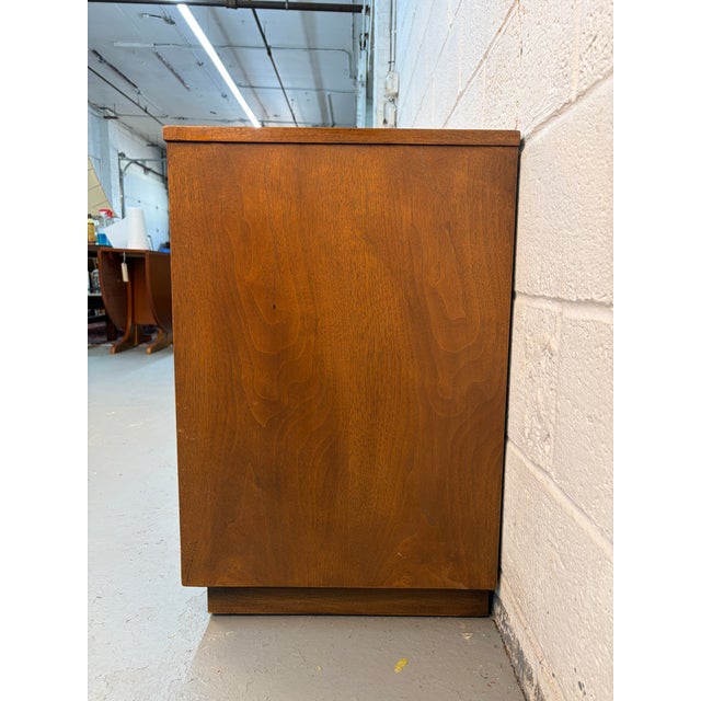 Wood Mid 20th Century Broyhill "Brasilia" Mid-Century Modern Walnut Credenza For Sale - Image 7 of 18