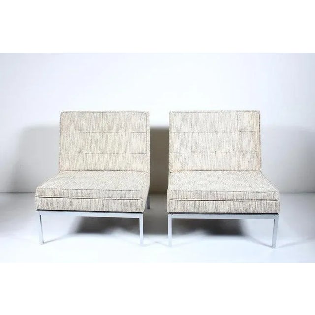 Classic pair of florence Knoll chromed steel and Earthen Fabric Lounge chairs. Featuring 1 inch reflective sturdy, solid...