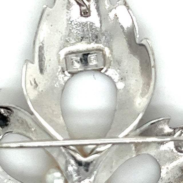 1990s Pair of Mikimoto Estate Akoya Pearl Leaf Brooch Pin Sterling Silver For Sale In New York - Image 6 of 6