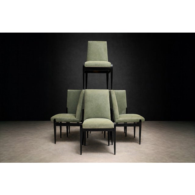 1950s Cimo, Brazil, 1950s — Set of 8 Dining Chairs in Hardwood With Dusty Olive Mohair & Jacarandá Backs (2 Armchairs + 6 Side Chairs) For Sale - Image 5 of 16