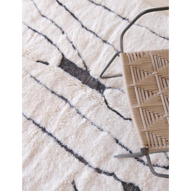 Contemporary Moroccan Wool Beni M'Rirt Rug - 6.9 X 5 Ft For Sale In Cleveland - Image 6 of 10
