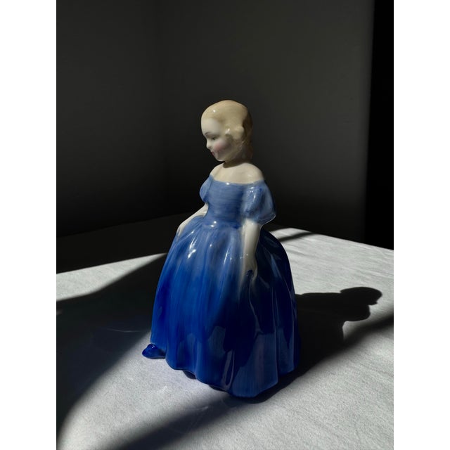 Royal Doulton “Marie” HN 1370 A graceful early Royal Doulton figure, Marie HN 1370 reflects the quiet elegance...