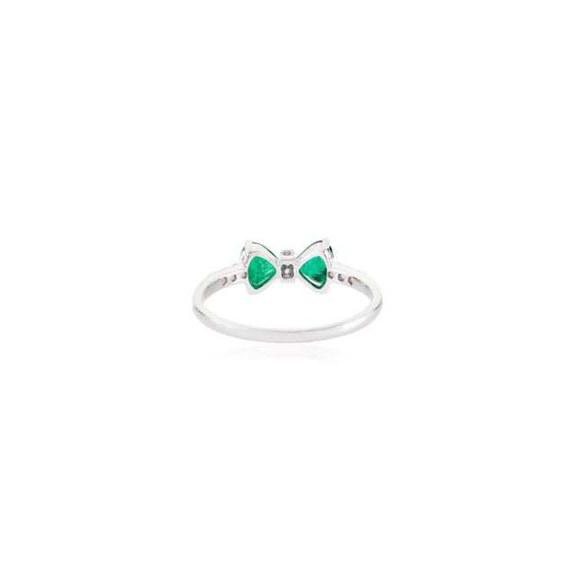 Green Natural Trillion Cut Emerald Diamond Bow Ring Size 9 in 14k White Gold For Sale - Image 8 of 14