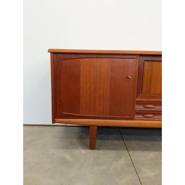 1960s Vintage Mid Century Modern Teak Credenza For Sale - Image 5 of 10