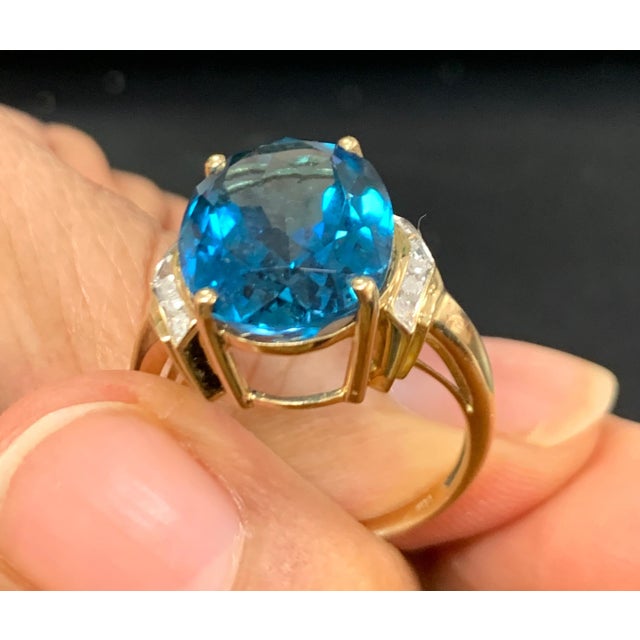 7 Carat Natural Blue Topaz and Diamond Cocktail Ring 14 Karat Yellow Gold Estate For Sale In New York - Image 6 of 18