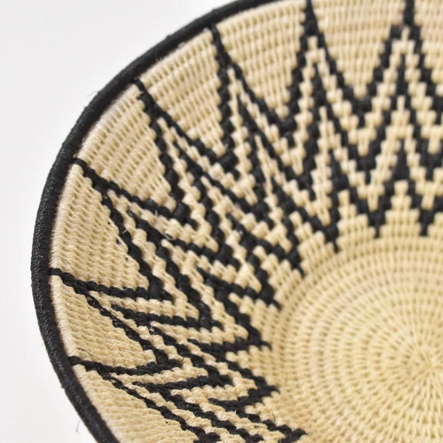 African Early 20th Century Sisal Handwoven Black and White Star Basket Eswatini 8inch For Sale - Image 3 of 8