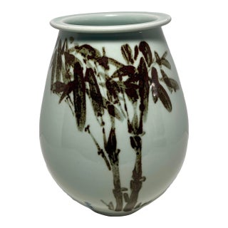 Vintage Korean Celadon Hand Painted Porcelain Vase by 雲岩 Um Am, Signed For Sale