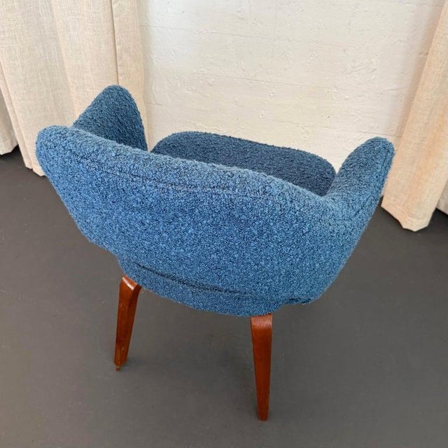 Wood Eero Saarinen for Knoll Wood Executive Armchair in Blue Bouclé For Sale - Image 7 of 7