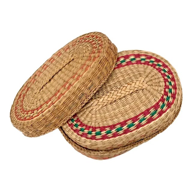 A vintage 1970s set of 4 sweet grass nesting / stacking lidded baskets / boxes from China. Each lid has a small flat...
