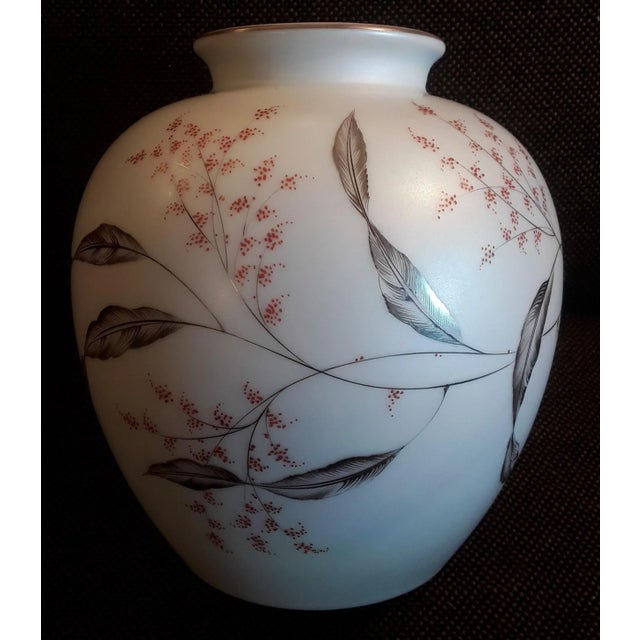 Vintage Curved Porcelain Vase with Japonising Colored Painting by Fritz von Stockmayer for Rosenthal, 1940s For Sale - Image 6 of 6