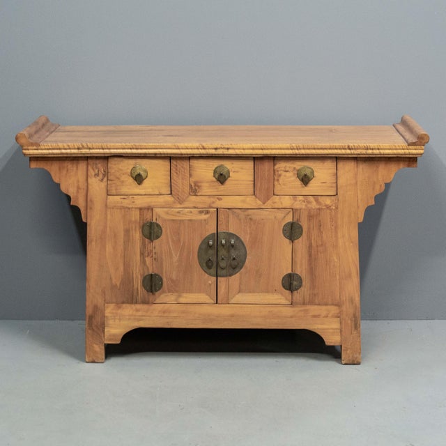 Great mixed light hardwood console table with great proportions and plenty of storage, made in China. There are 3 drawers...