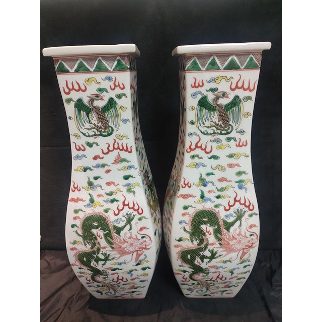 A Pair of Chinese Ceramic Vase Qing Dynasty Kangxi Marked Famille Verte Porcelain Square Vase Hand Painted Cloud and Dragons Pattern For Sale - Image 4 of 10