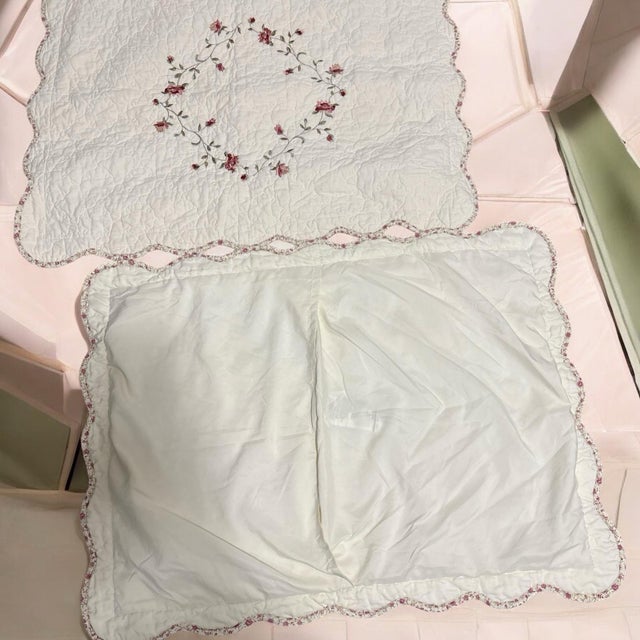 Red Floral Pillow Shams Vintage Pack of 2 For Sale - Image 6 of 10