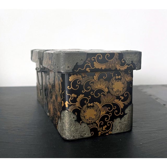Early 19th Century Japanese Antique Lacquer Maki-E Miniature Hasami-Bako with Copper Mounts For Sale - Image 5 of 18