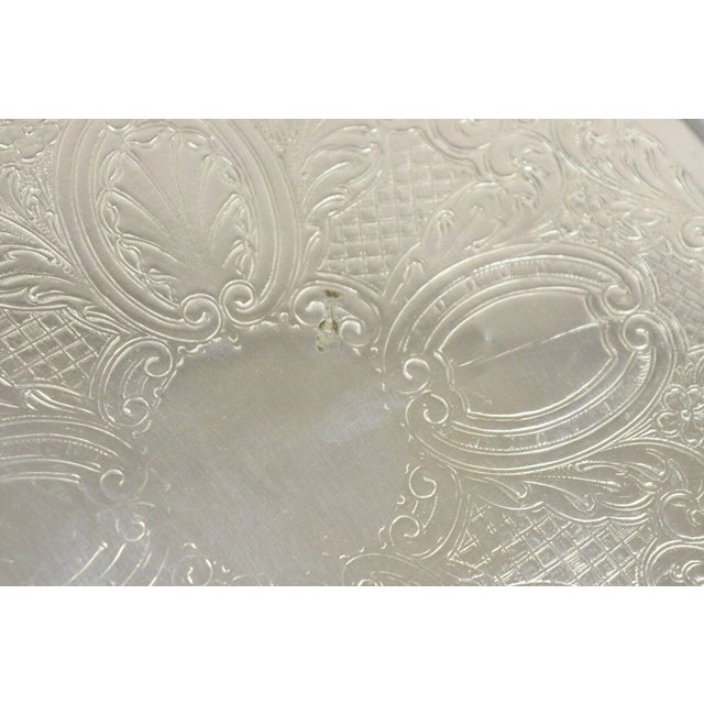 Silver Mid 20th Century Lifetime Brand English Silver Plate Twin Handle Grapevine Round Serving Tray For Sale - Image 8 of 11