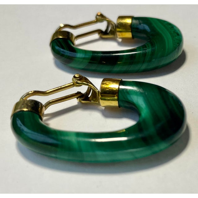 1970s 1970s Malachite and 14k Yellow Gold Elongated Hoop Earrings, a Pair - For Sale - Image 5 of 8
