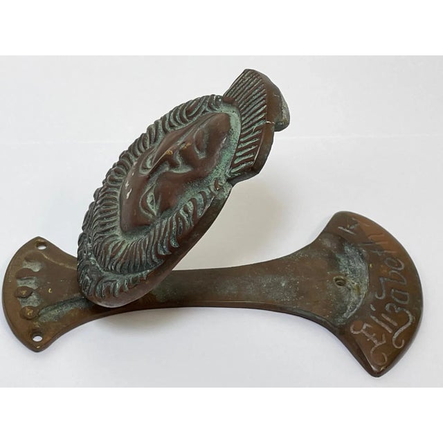 Early 20th Century Small Tudor Queen of England Elizabeth 1st Ruff Collar Brass Door Knocker Circa Early 20th Century For Sale - Image 5 of 11