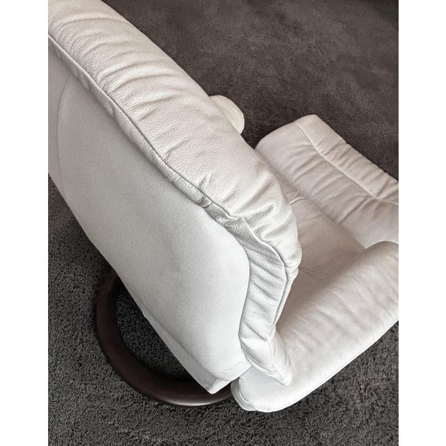 Wood Mid 20th Century Scandinavian Ekornes Stressless Lounge Chair and Ottoman in White Leather & Rosewood For Sale - Image 7 of 18