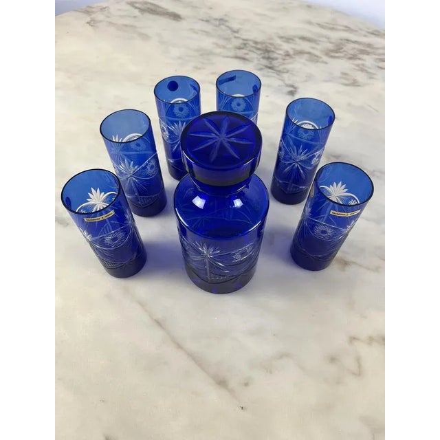 Italian Bottle and Colored Lead Crystal Glasses, 1980, Set of 7 For Sale - Image 7 of 11