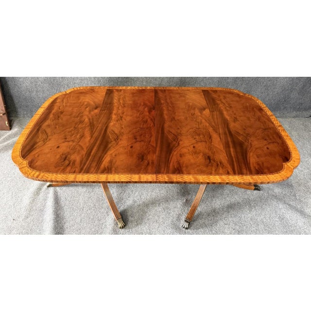 Late 20th Century Incredible Banded Top Flamed Mahogany Dining Table With 2 Leaves For Sale - Image 10 of 15
