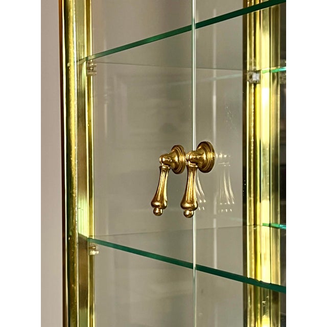 Metal 1970s Mastercraft Style after Brass and Glass Mirror Back and Base Tabletop Display Cabinet For Sale - Image 7 of 17