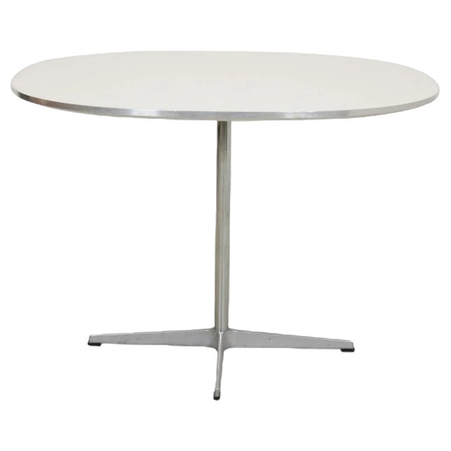 White Super Circular Cafe Table by Arne Jacobsen for Fritz Hansen, 2000s For Sale